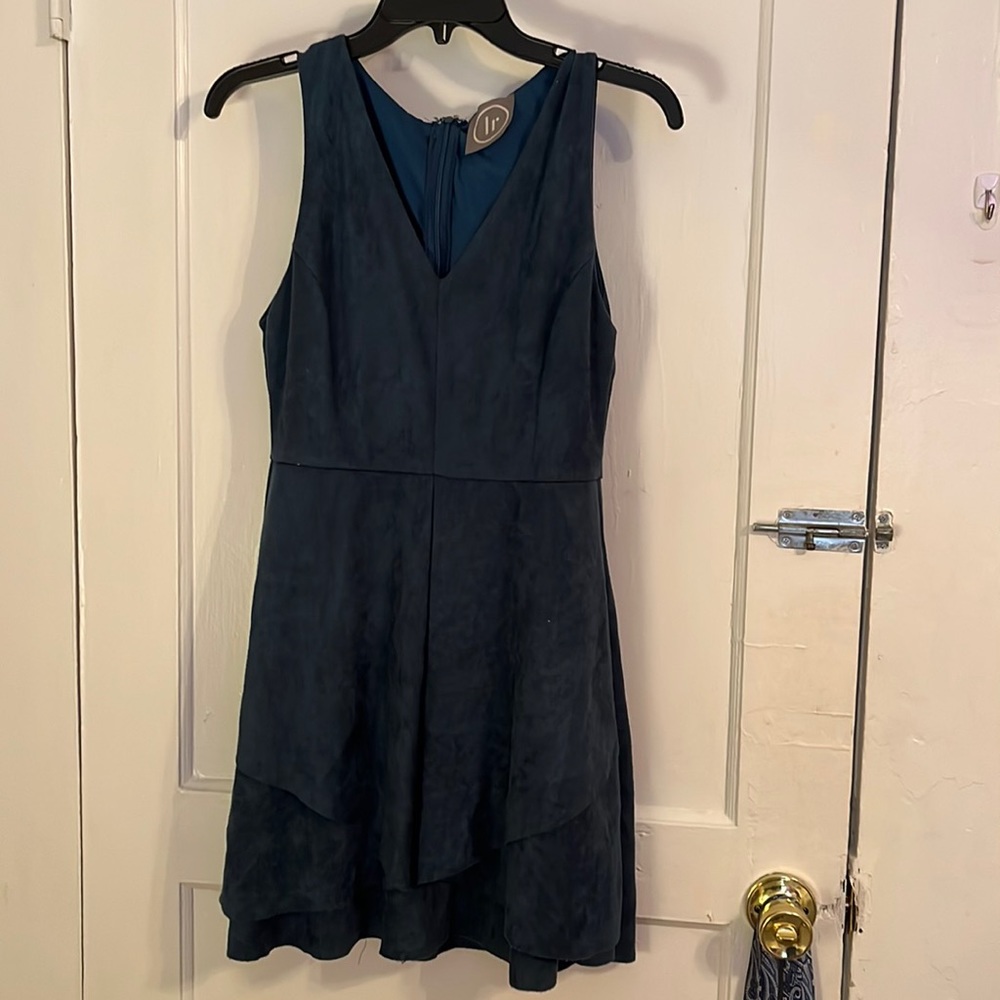 Suede ruffle v-neck dress. Brand lr, size Med, new condition.